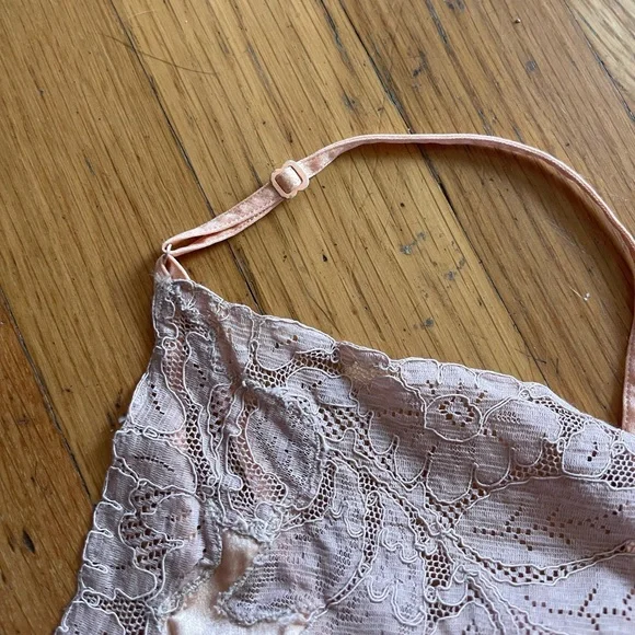 40s Vintage Peach Satin Slip - Picture 4 of 9